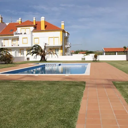 Holidays - Surf Pool With Tennis Court