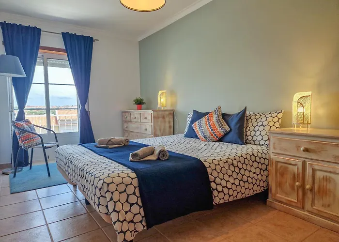 Daire Holidays - Surf Pool With Tennis Court