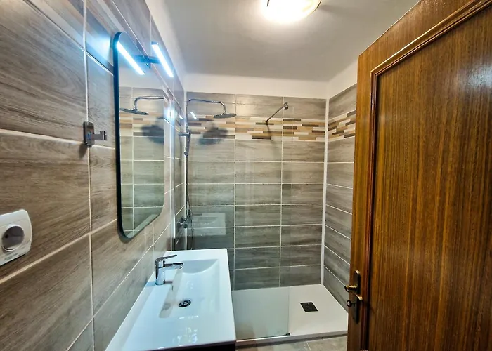 Holidays - Surf Pool With Tennis Court *