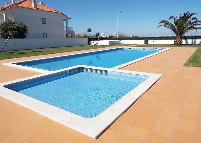 Holidays - Surf Pool With Tennis Court Baleal