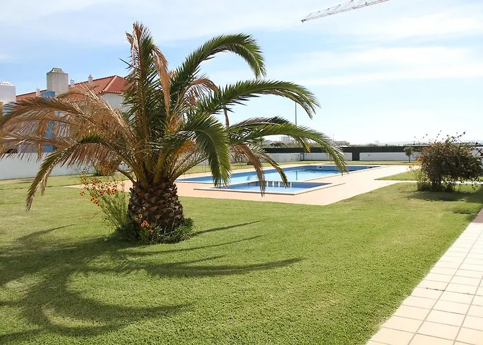 Holidays - Surf Pool With Tennis Court